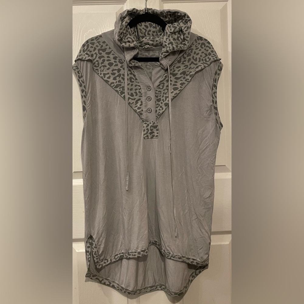 Hooded tank